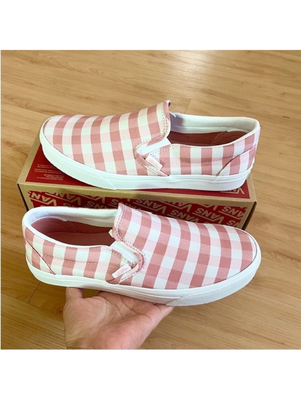 Vans Classic Slip-on
VNO0OXG8B06
(Gingham) Rosette/True White
Women 8.0 US - Picture 3 of 10